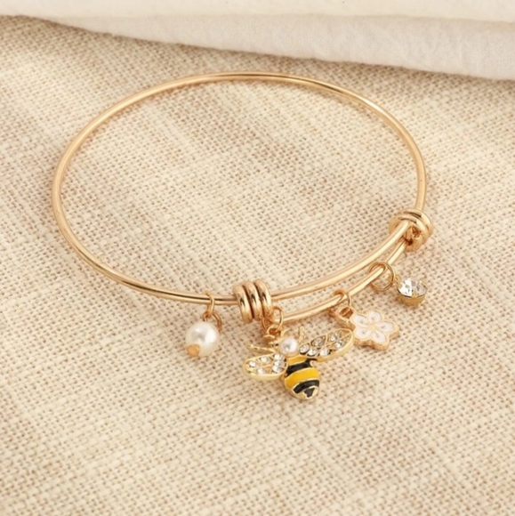 *Kristen* Bumble Bee Bracelet - Picture 4 of 4
